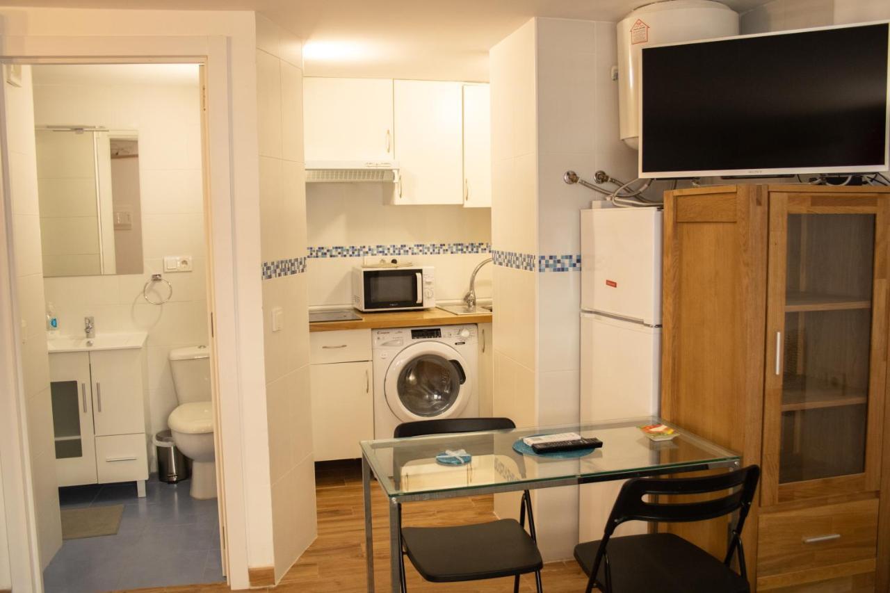 Malaguena Salerosa "Apartamento - Estudio Con Terraza" En Casa Tipica De 1 A 4 Dormitorios Málaga Dış mekan fotoğraf