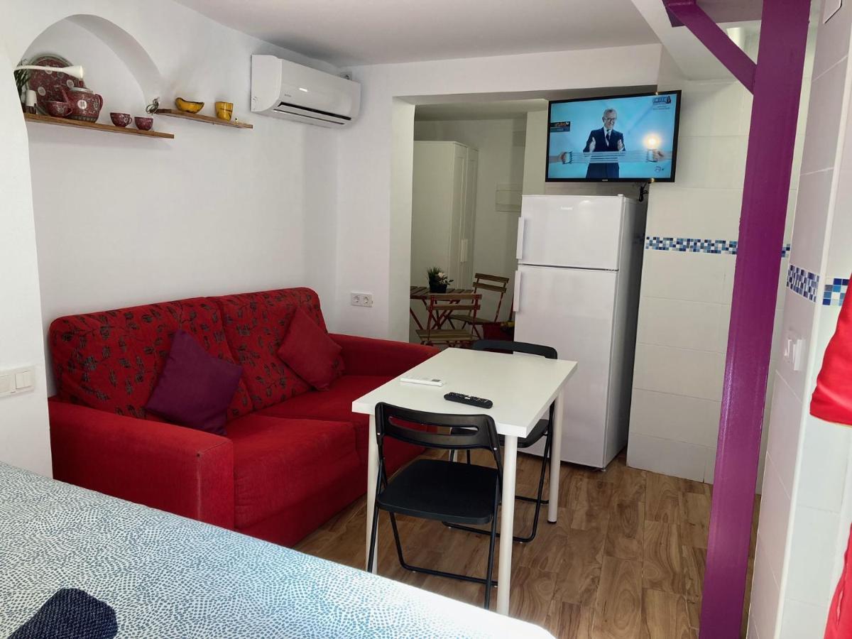 Malaguena Salerosa "Apartamento - Estudio Con Terraza" En Casa Tipica De 1 A 4 Dormitorios Málaga Dış mekan fotoğraf