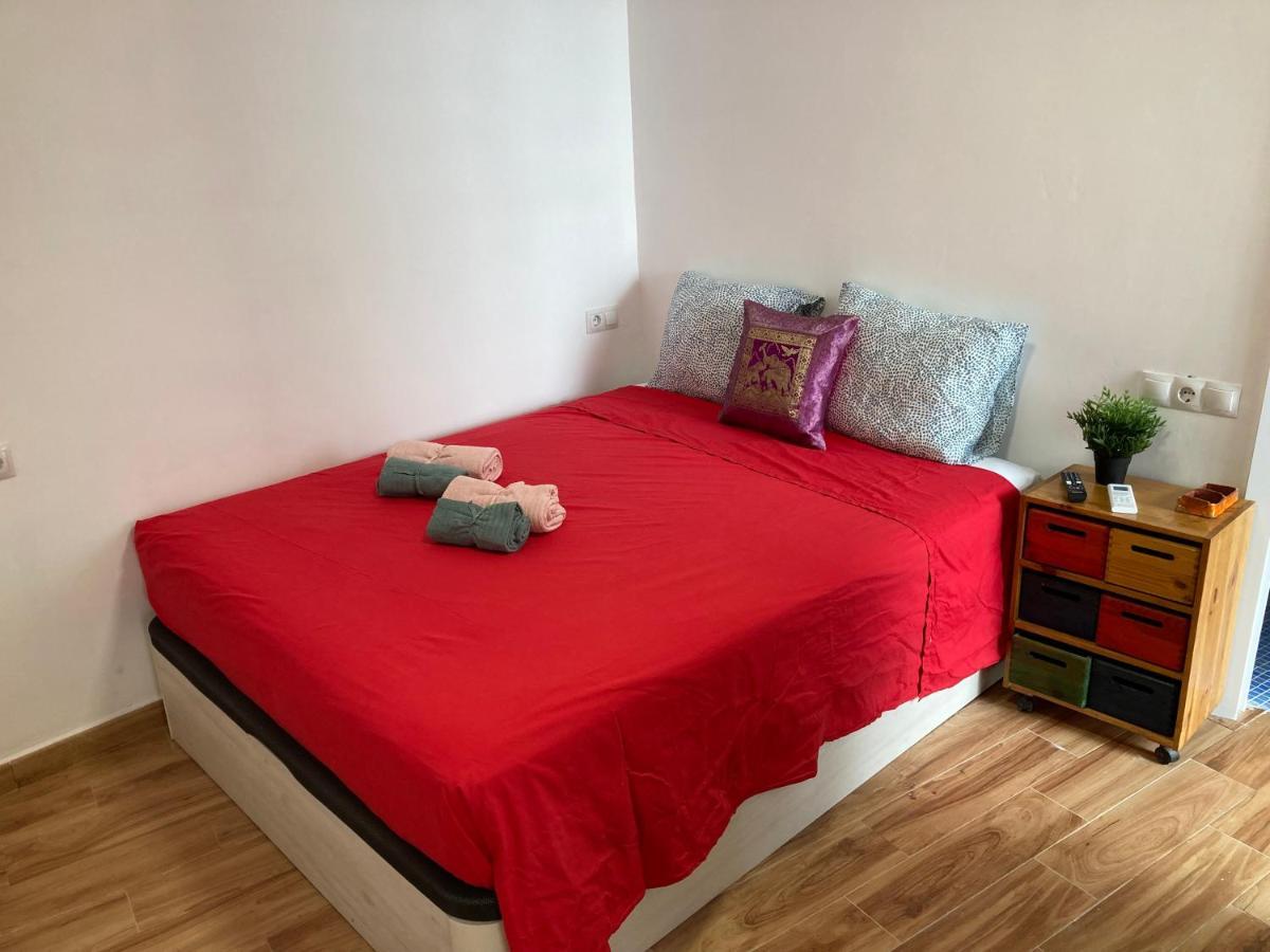 Malaguena Salerosa "Apartamento - Estudio Con Terraza" En Casa Tipica De 1 A 4 Dormitorios Málaga Dış mekan fotoğraf