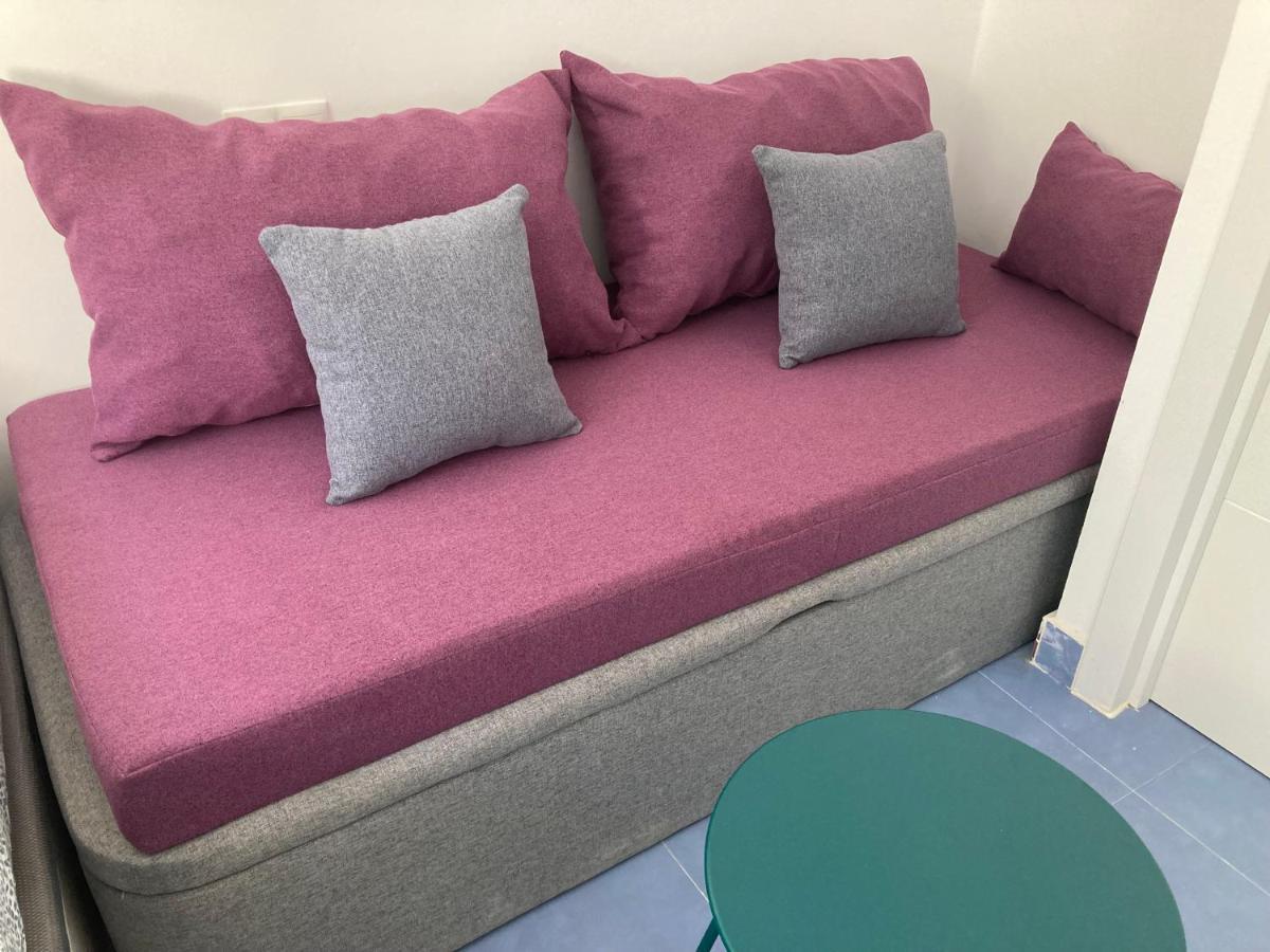 Malaguena Salerosa "Apartamento - Estudio Con Terraza" En Casa Tipica De 1 A 4 Dormitorios Málaga Dış mekan fotoğraf