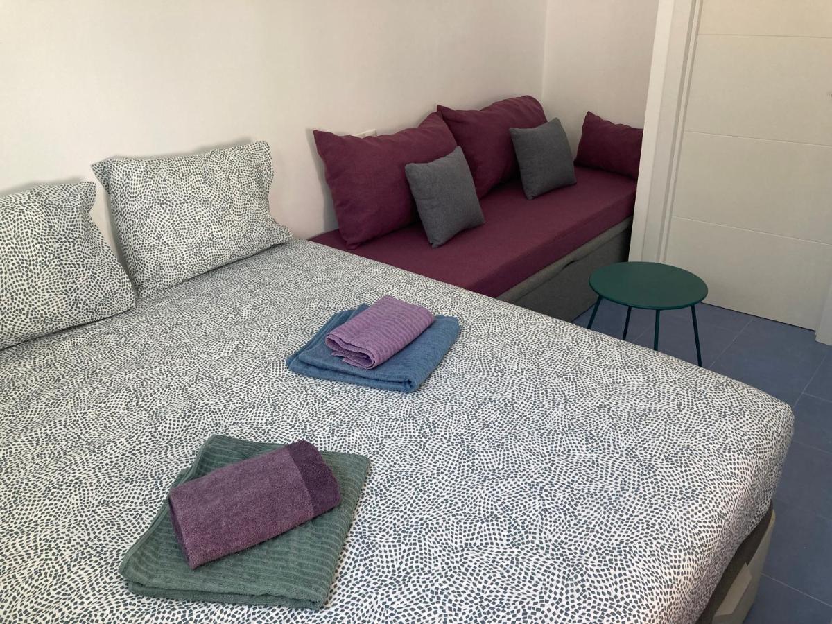 Malaguena Salerosa "Apartamento - Estudio Con Terraza" En Casa Tipica De 1 A 4 Dormitorios Málaga Dış mekan fotoğraf