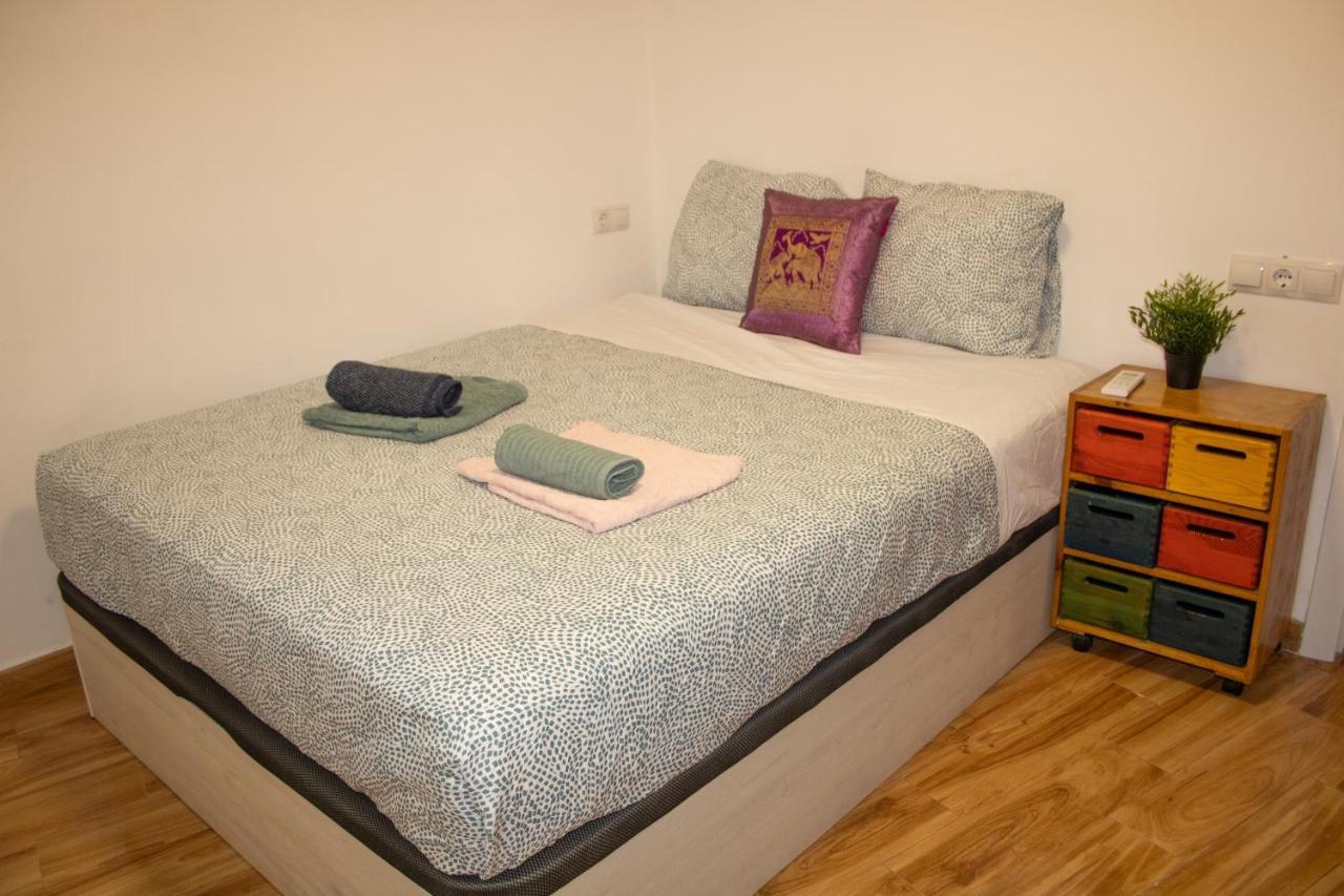 Malaguena Salerosa "Apartamento - Estudio Con Terraza" En Casa Tipica De 1 A 4 Dormitorios Málaga Dış mekan fotoğraf