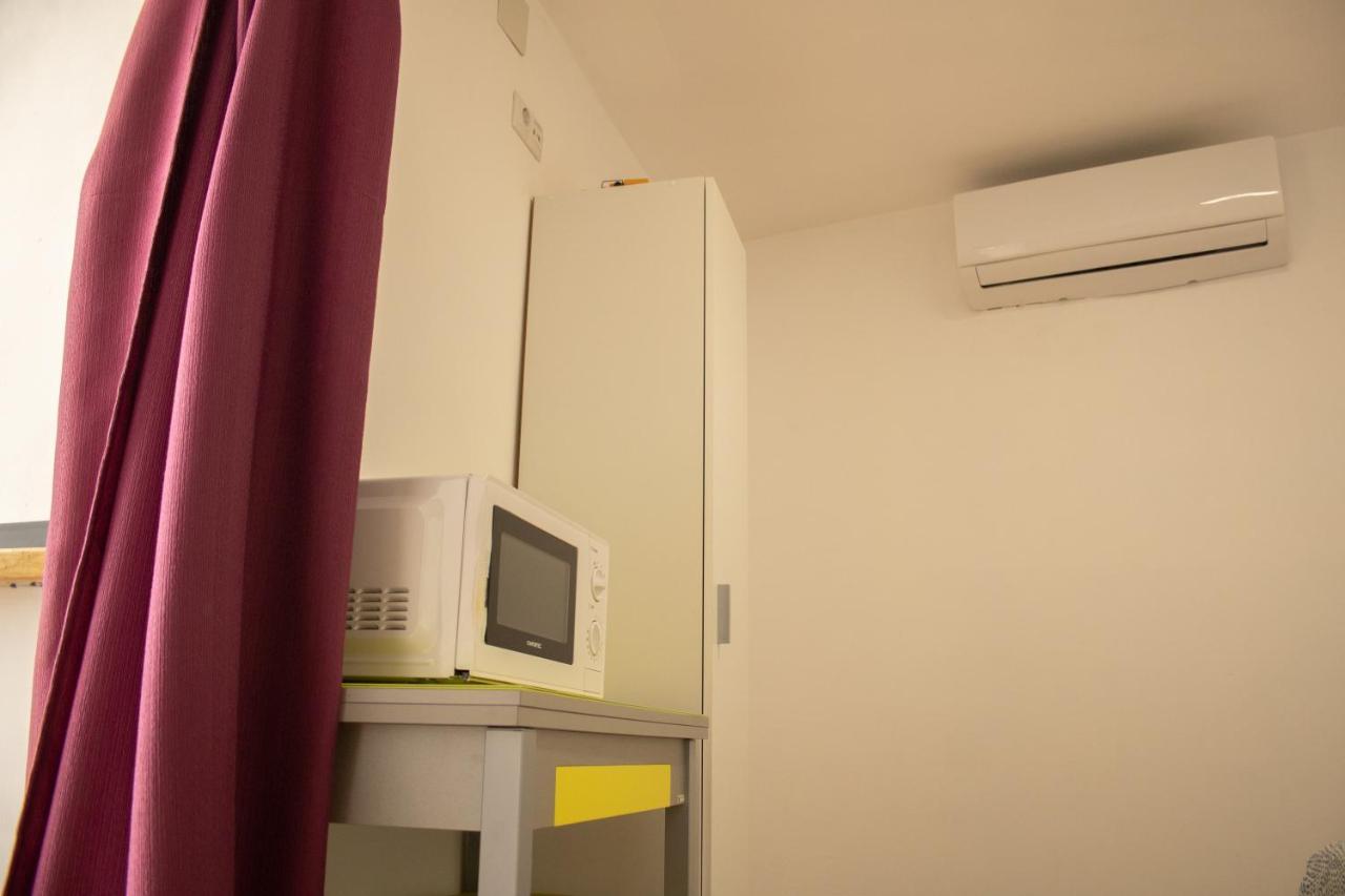 Malaguena Salerosa "Apartamento - Estudio Con Terraza" En Casa Tipica De 1 A 4 Dormitorios Málaga Dış mekan fotoğraf