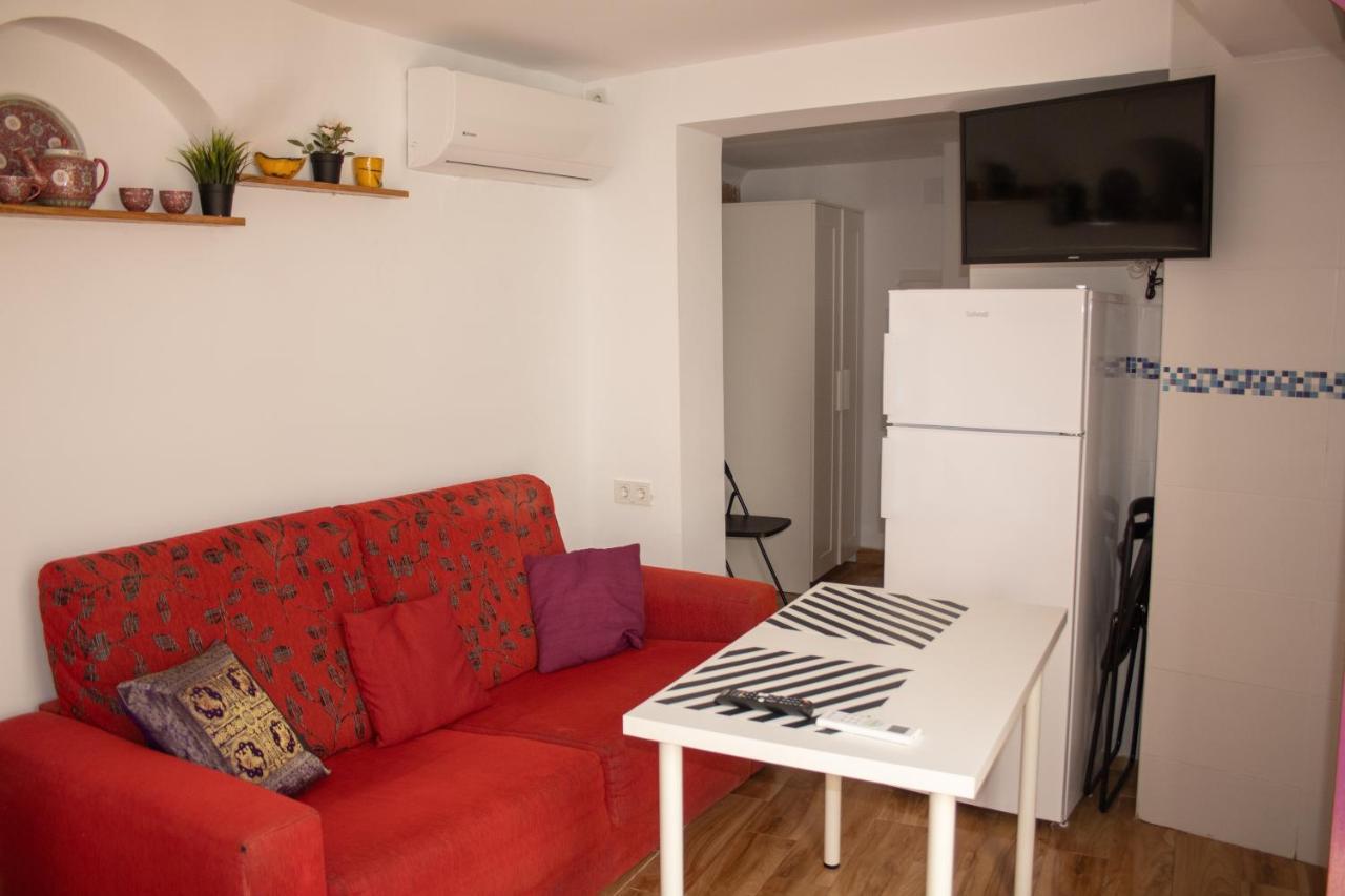 Malaguena Salerosa "Apartamento - Estudio Con Terraza" En Casa Tipica De 1 A 4 Dormitorios Málaga Dış mekan fotoğraf