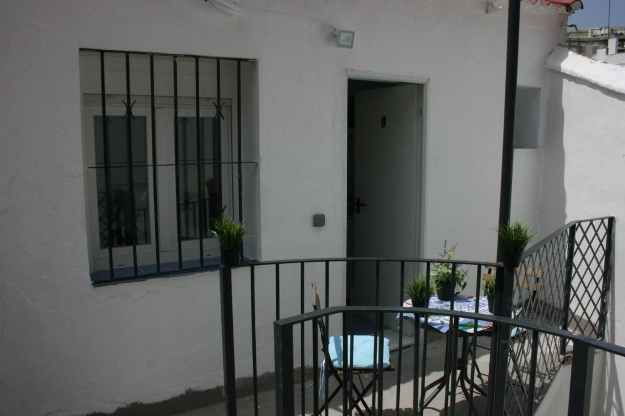 Malaguena Salerosa "Apartamento - Estudio Con Terraza" En Casa Tipica De 1 A 4 Dormitorios Málaga Dış mekan fotoğraf