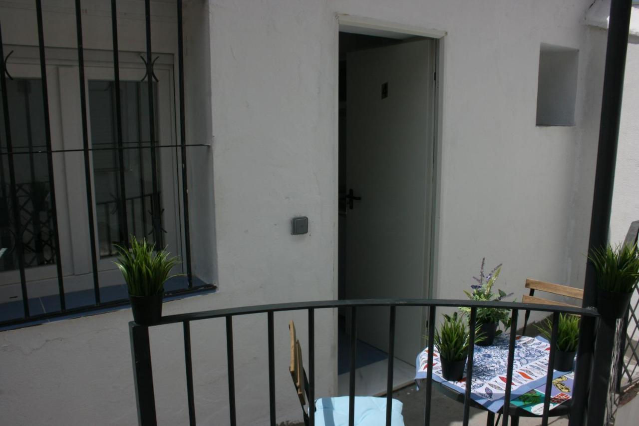 Malaguena Salerosa "Apartamento - Estudio Con Terraza" En Casa Tipica De 1 A 4 Dormitorios Málaga Dış mekan fotoğraf