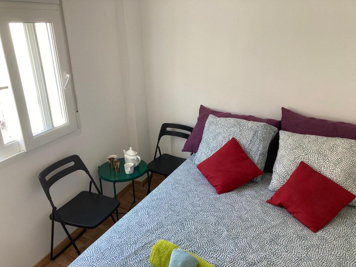 Malaguena Salerosa "Apartamento - Estudio Con Terraza" En Casa Tipica De 1 A 4 Dormitorios Málaga Dış mekan fotoğraf