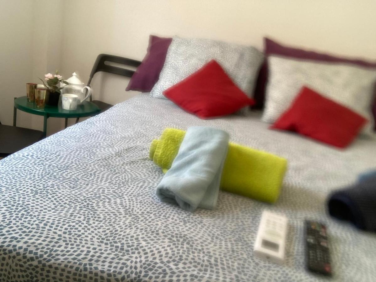 Malaguena Salerosa "Apartamento - Estudio Con Terraza" En Casa Tipica De 1 A 4 Dormitorios Málaga Dış mekan fotoğraf