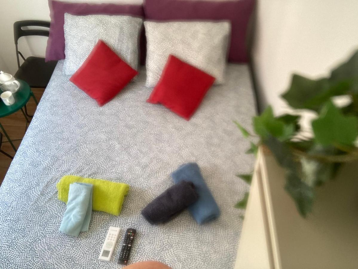Malaguena Salerosa "Apartamento - Estudio Con Terraza" En Casa Tipica De 1 A 4 Dormitorios Málaga Dış mekan fotoğraf