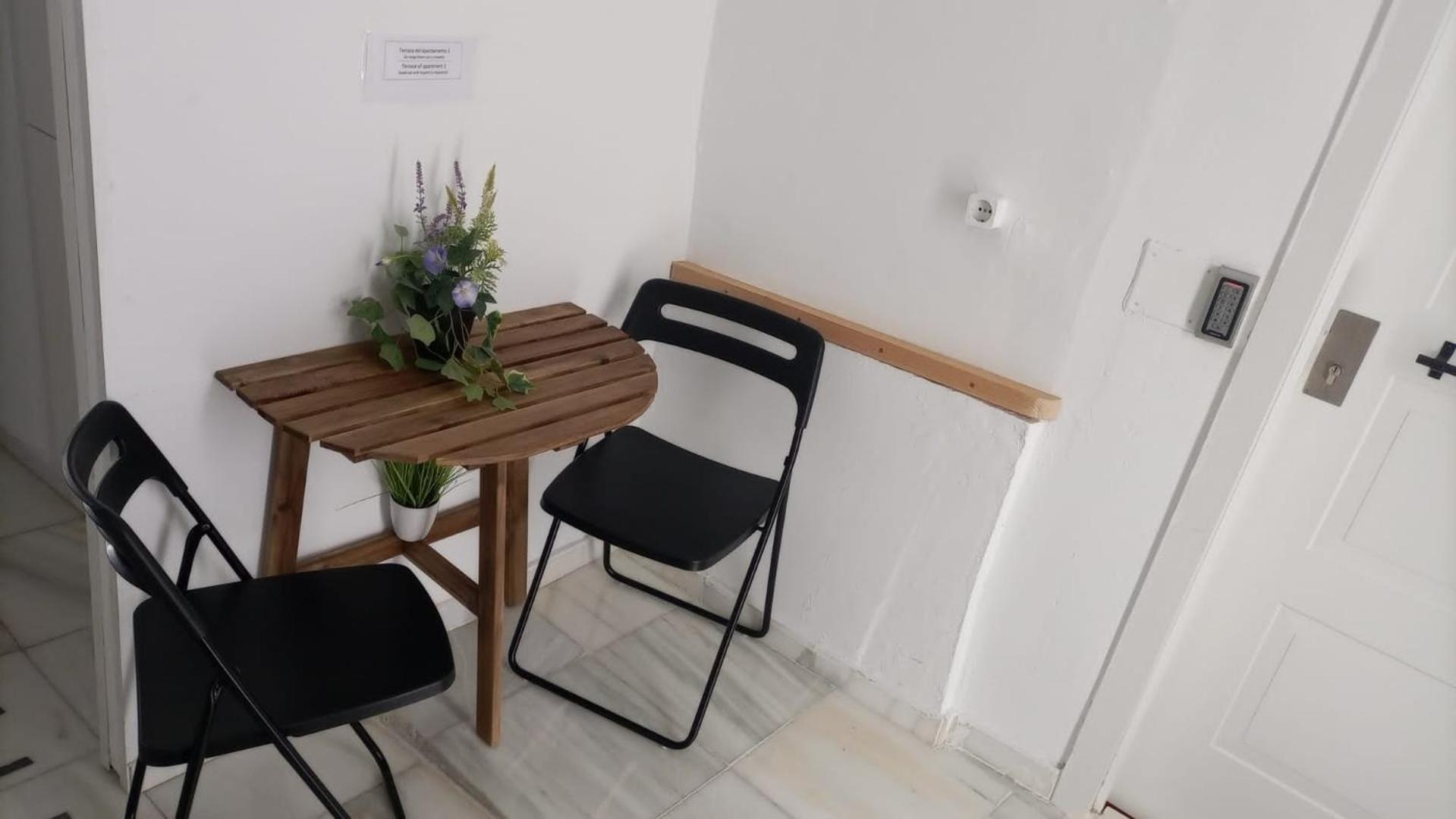 Malaguena Salerosa "Apartamento - Estudio Con Terraza" En Casa Tipica De 1 A 4 Dormitorios Málaga Dış mekan fotoğraf